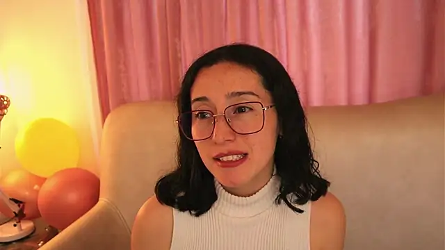 Snapshot of Ginevra_esposito chatting on May 27, 2:14 pm Ginevra esposito online show from May 27, 2:14 pm
