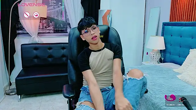 Snapshot of dilan_911 chatting on May 8, 6:35 pm dilan 911 online show from May 8, 6:35 pm