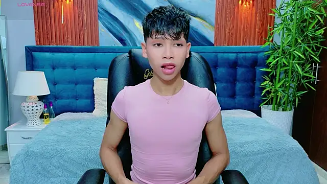 Snapshot of dilan_911 chatting on May 15, 7:54 pm dilan 911 online show from May 15, 7:54 pm