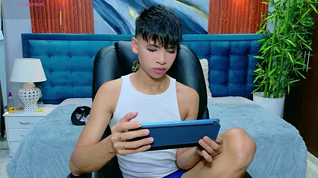 Snapshot of dilan_911 chatting on May 27, 6:49 pm dilan 911 online show from May 27, 6:49 pm