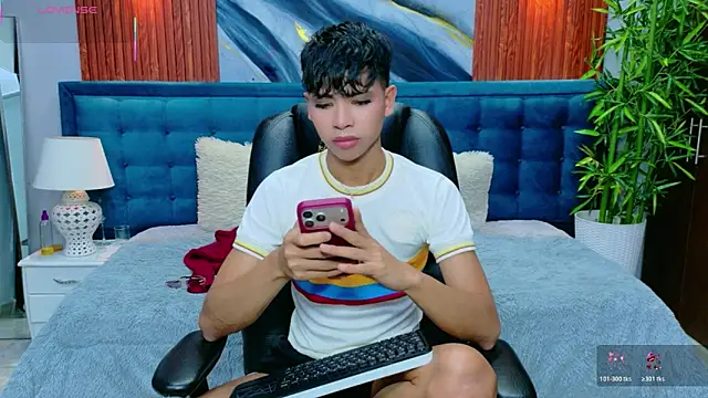 Snapshot of dilan_911 chatting on May 31, 8:32 pm dilan 911 online show from May 31, 8:32 pm
