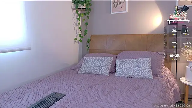 sarah rayy online show from December 4, 9:23 pm