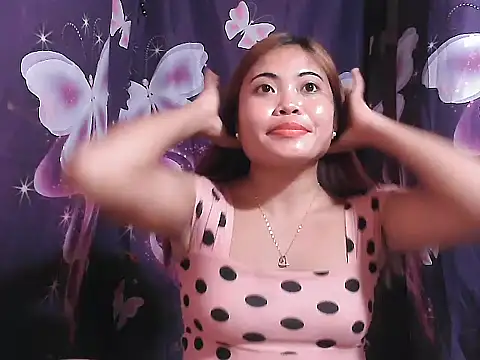 Snapshot of Hot_Samantha4u chatting on April 21, 1:42 am Hot Samantha4u online show from April 21, 1:42 am