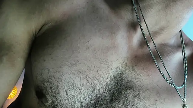 Snapshot of latinhotmuscle chatting on May 27, 9:23 pm latinhotmuscle online show from May 27, 9:23 pm