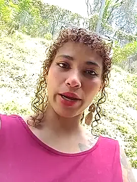 Snapshot of Vikyvoyeur chatting on October 2, 4:58 pm Vikyvoyeur online show from October 2, 4:58 pm