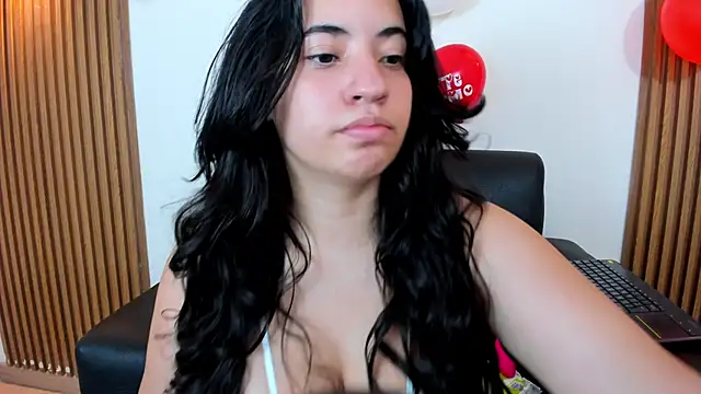 Nicol Chang online show from February 17, 8:04 pm