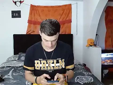 Snapshot of Ken_bigcock77 chatting on October 1, 1:11 am Ken bigcock77 online show from October 1, 1:11 am