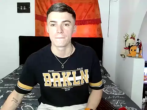 Snapshot of Ken_bigcock77 chatting on October 20, 9:15 pm Ken bigcock77 online show from October 20, 9:15 pm