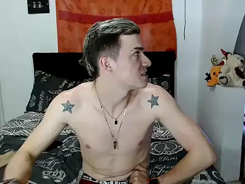 Snapshot of Ken_bigcock77 chatting on November 24, 5:18 am Ken bigcock77 online show from November 24, 5:18 am