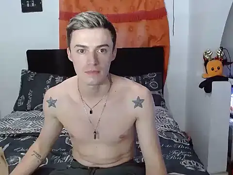 Snapshot of Ken_bigcock77 chatting on November 29, 1:52 am Ken bigcock77 online show from November 29, 1:52 am