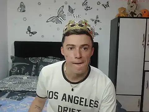 Snapshot of Ken_bigcock77 chatting on February 26, 2:54 am Ken bigcock77 online show from February 26, 2:54 am