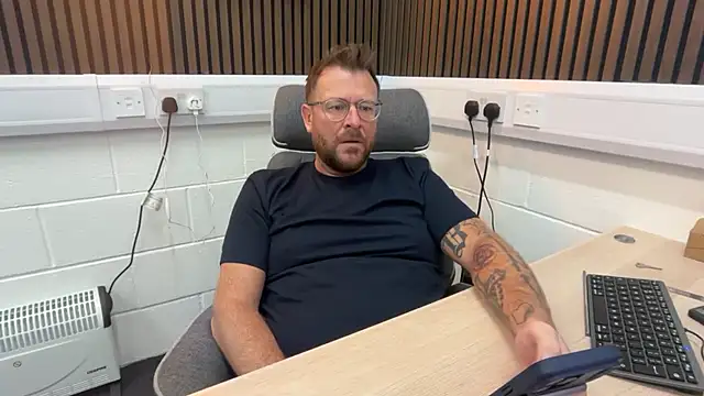 Snapshot of bilf1978 chatting on March 3, 6:52 am bilf1978 online show from March 3, 6:52 am