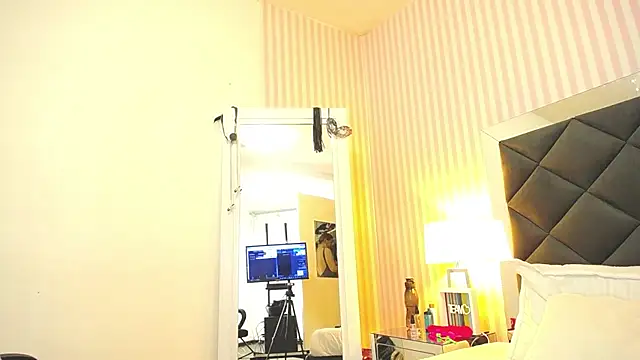 ViictoriaJones  online show from November 26, 2:07 pm