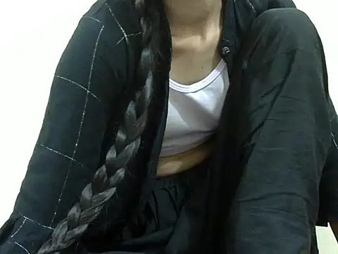 smallcuute online show from November 16, 11:10 pm