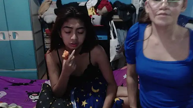 PrettyMae20 online show from March 19, 6:28 am