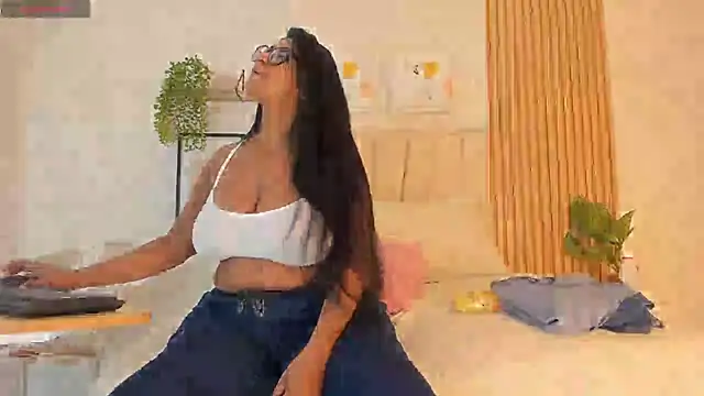 Snapshot of _Miaa_khalifa_ chatting on May 28, 12:13 pm Miaa khalifa online show from May 28, 12:13 pm