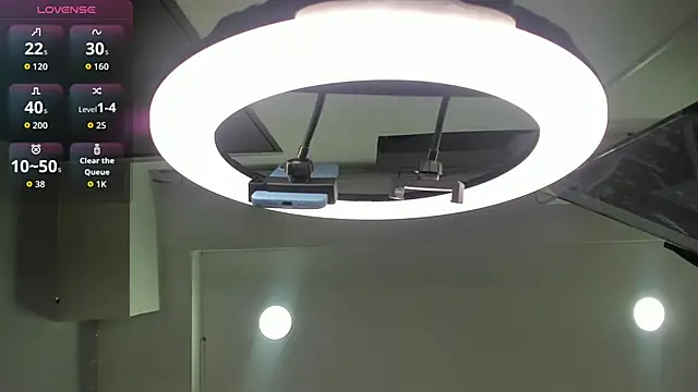 Snapshot of aurora_tziu chatting on May 14, 3:35 am aurora tziu online show from May 14, 3:35 am
