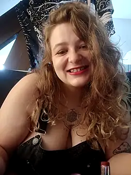 Snapshot of LilouCuriosity chatting on October 22, 11:21 am LilouCuriosity online show from October 22, 11:21 am