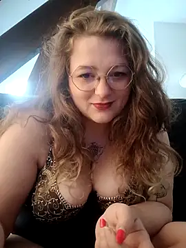 Snapshot of LilouCuriosity chatting on October 29, 11:12 am LilouCuriosity online show from October 29, 11:12 am