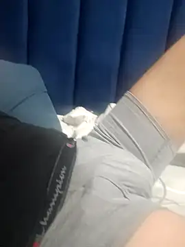 AtraCTiVoSiNguLaR online show from September 12, 10:04 am