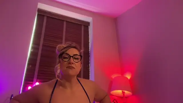 Snapshot of MistresssX chatting on May 27, 2:03 pm MistresssX online show from May 27, 2:03 pm