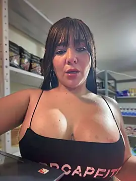 Snapshot of AlanaRouss chatting on May 8, 12:27 am AlanaRouss online show from May 8, 12:27 am