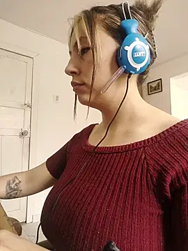 Snapshot of AlanaDesire chatting on September 28, 5:40 pm AlanaDesire online show from September 28, 5:40 pm