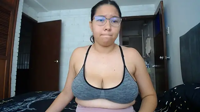 Naia Stant online show from October 6, 6:05 pm