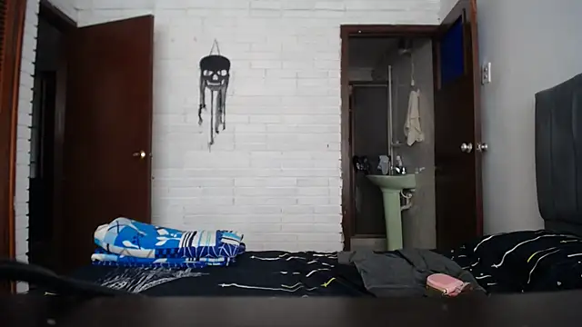 Naia Stant online show from October 8, 6:27 pm