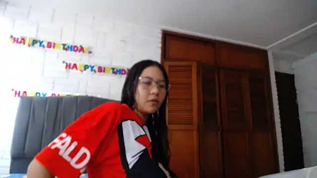 Naia Stant online show from October 13, 9:59 pm