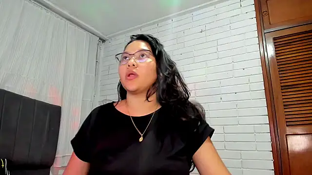 Naia Stant online show from November 11, 1:38 am