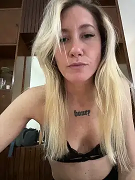 Snapshot of caritadeangellll chatting on September 13, 6:40 pm caritadeangellll online show from September 13, 6:40 pm