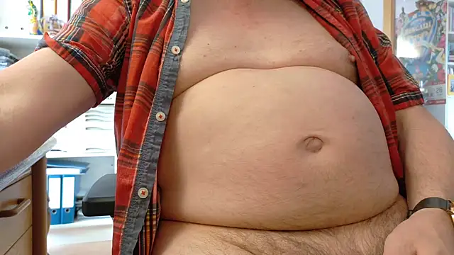 Snapshot of circus_bear@xh chatting on June 9, 3:45 pm circus bearxh online show from June 9, 3:45 pm