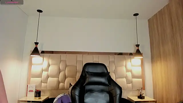 EmmaStonns online show from March 31, 12:49 pm