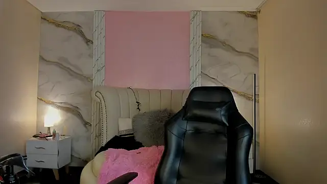 Snapshot of EmmaStonns chatting on July 3, 1:06 pm EmmaStonns online show from July 3, 1:06 pm