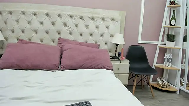 Snapshot of merlyaluna chatting on April 20, 7:15 pm merlyaluna online show from April 20, 7:15 pm