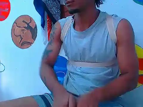 Snapshot of davidcutterr chatting on October 28, 3:58 pm davidcutterr online show from October 28, 3:58 pm