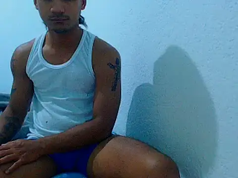 Snapshot of davidcutterr chatting on February 27, 1:16 am davidcutterr online show from February 27, 1:16 am