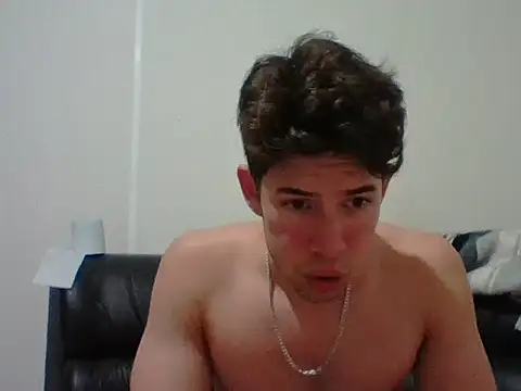 Maxtaylor18 online show from November 13, 4:55 am