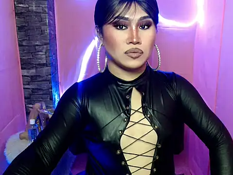 pretty lassy online show from November 14, 3:44 pm