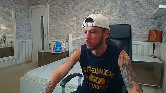 Snapshot of JonahShaw chatting on July 16, 3:56 am JonahShaw online show from July 16, 3:56 am