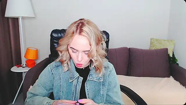 LiluMoon   online show from May 1, 4:11 pm