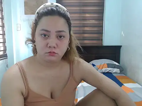 Snapshot of Hello_Kiffy69 chatting on May 20, 11:22 pm Hello Kiffy69 online show from May 20, 11:22 pm
