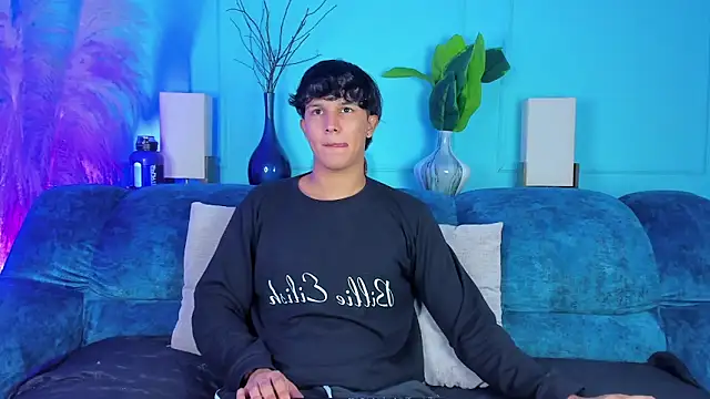 Leo Savage  online show from January 6, 2:26 am