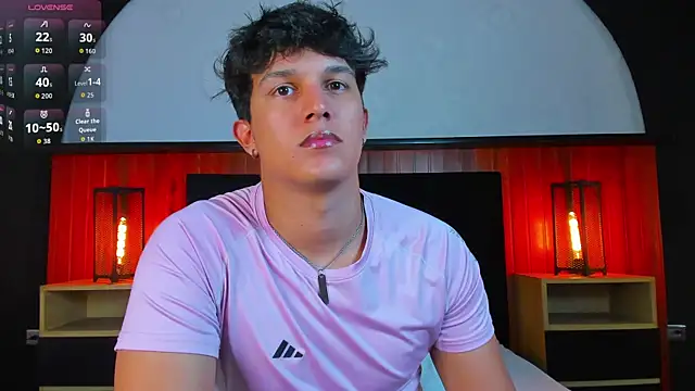 Snapshot of Leo_Savage_ chatting on May 22, 4:19 am Leo Savage online show from May 22, 4:19 am
