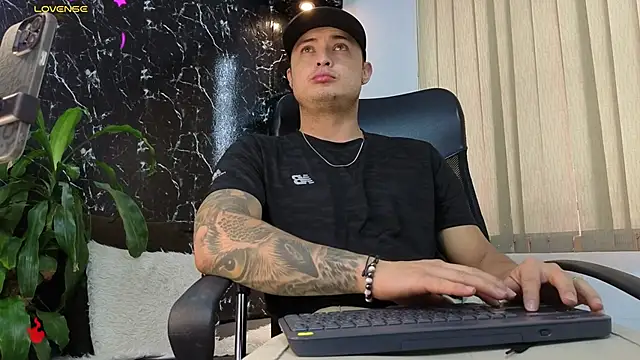 Alexander ferre online show from February 13, 1:40 pm