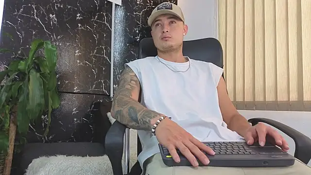 Alexander ferre online show from April 15, 1:40 pm