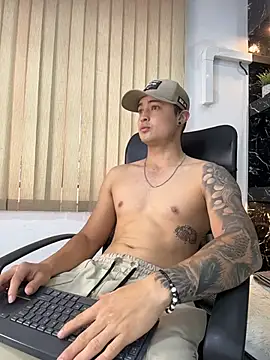 Snapshot of Alexander_ferre chatting on June 23, 12:36 pm Alexander ferre online show from June 23, 12:36 pm