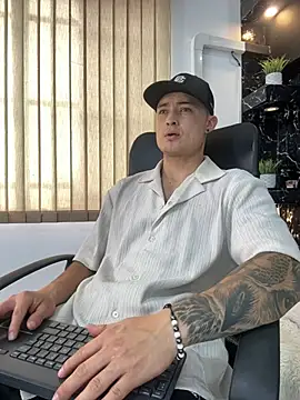 Snapshot of Alexander_ferre chatting on July 4, 1:39 pm Alexander ferre online show from July 4, 1:39 pm