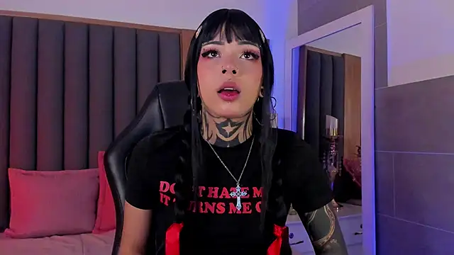 misstomie  online show from October 22, 2:50 pm